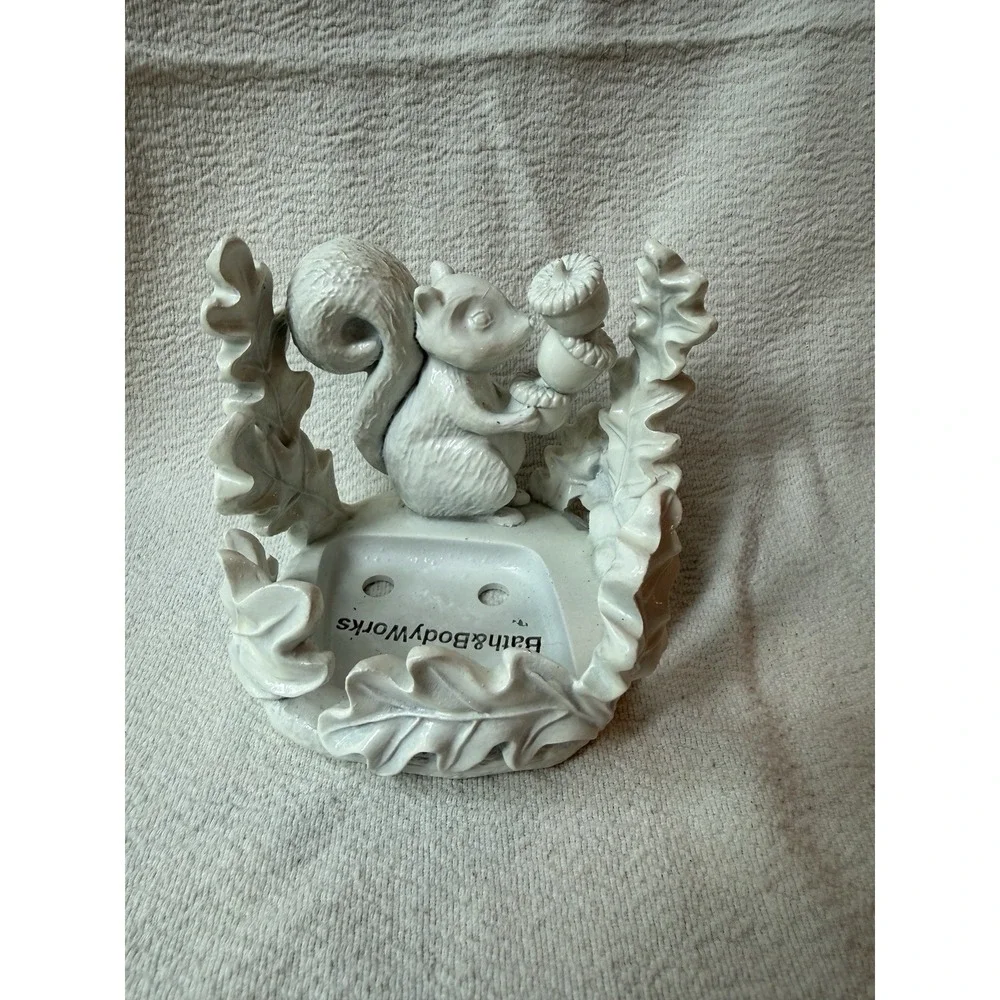 Bath & Body Works Squirrel Holding Acorn Cup Soap Holder White Bathroom 2022